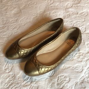 3/$25🛍Vince Camuto Gold Quilted Round Toe Leather Flats